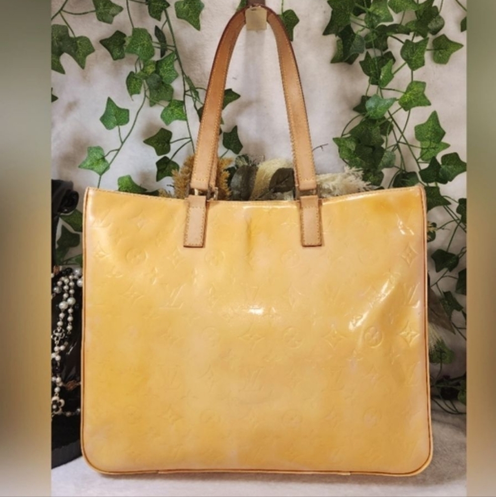 Authentic Louis Vuitton Columbus Vernis Bag with COA AND Dust Bag
